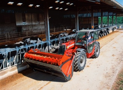 Manitou Télescopique avec godet désileur