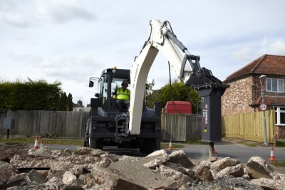 Terex TLB 890 avec BRH